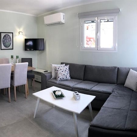 Strelitzia Apartments Karavádhos Екстериор снимка